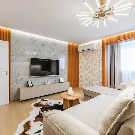 Urban Chic Terrace & View By Pikhost Daire Tiran